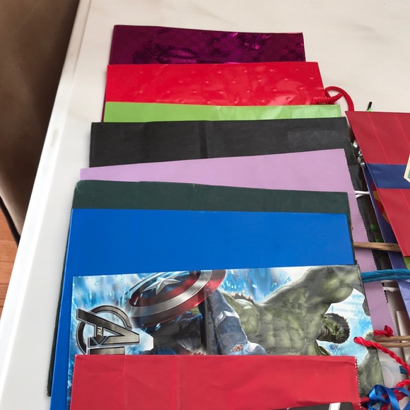 Lot of Assorted Gift Bags - Picture 4 of 8